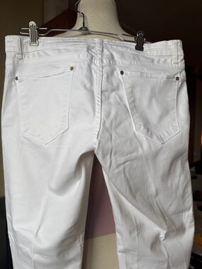 Zara White Skinny Jeans with Zip Accent